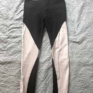 Alo black and white illusion leggings